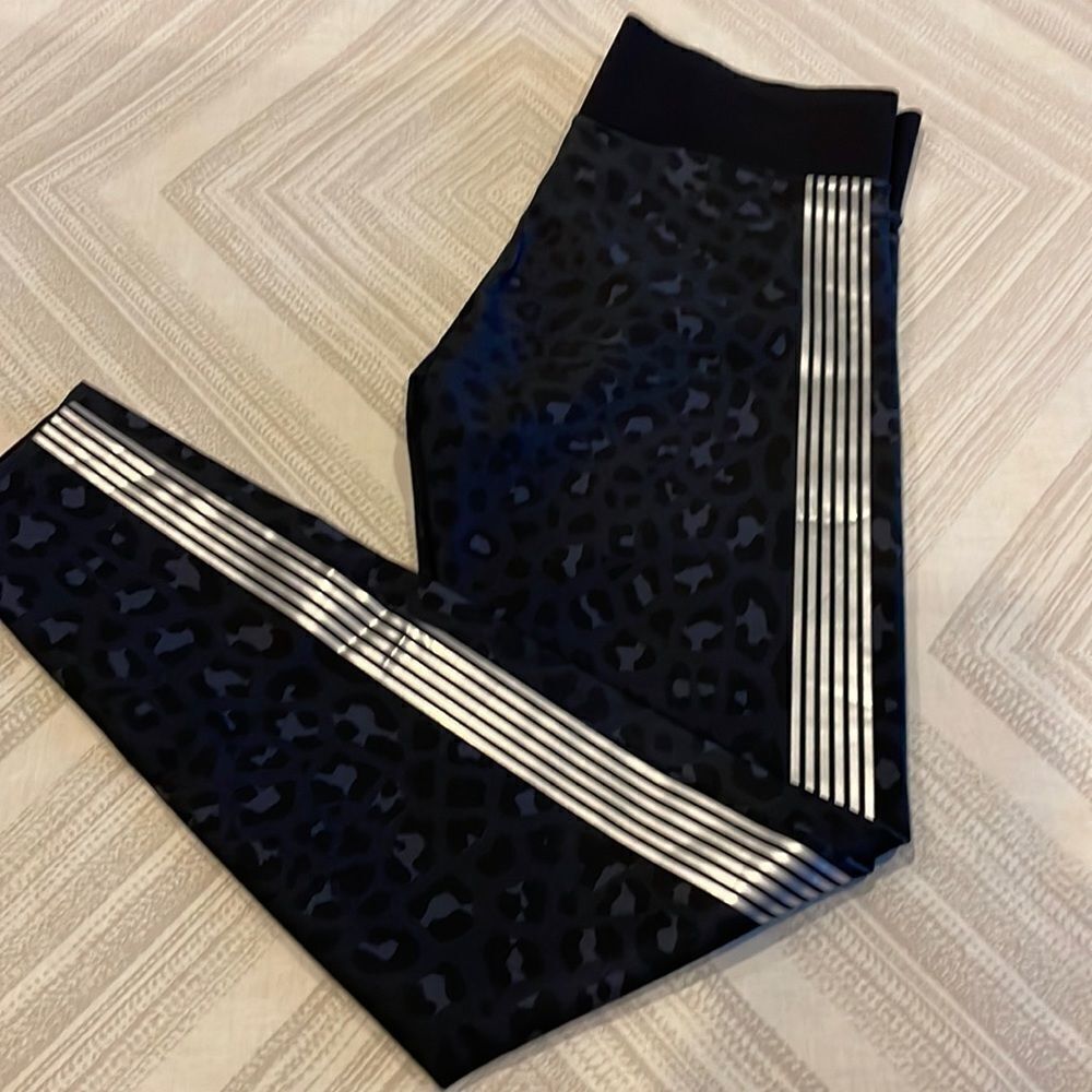 ULTRACOR Leopard Pattern with Silver Side Stripe … - image 1